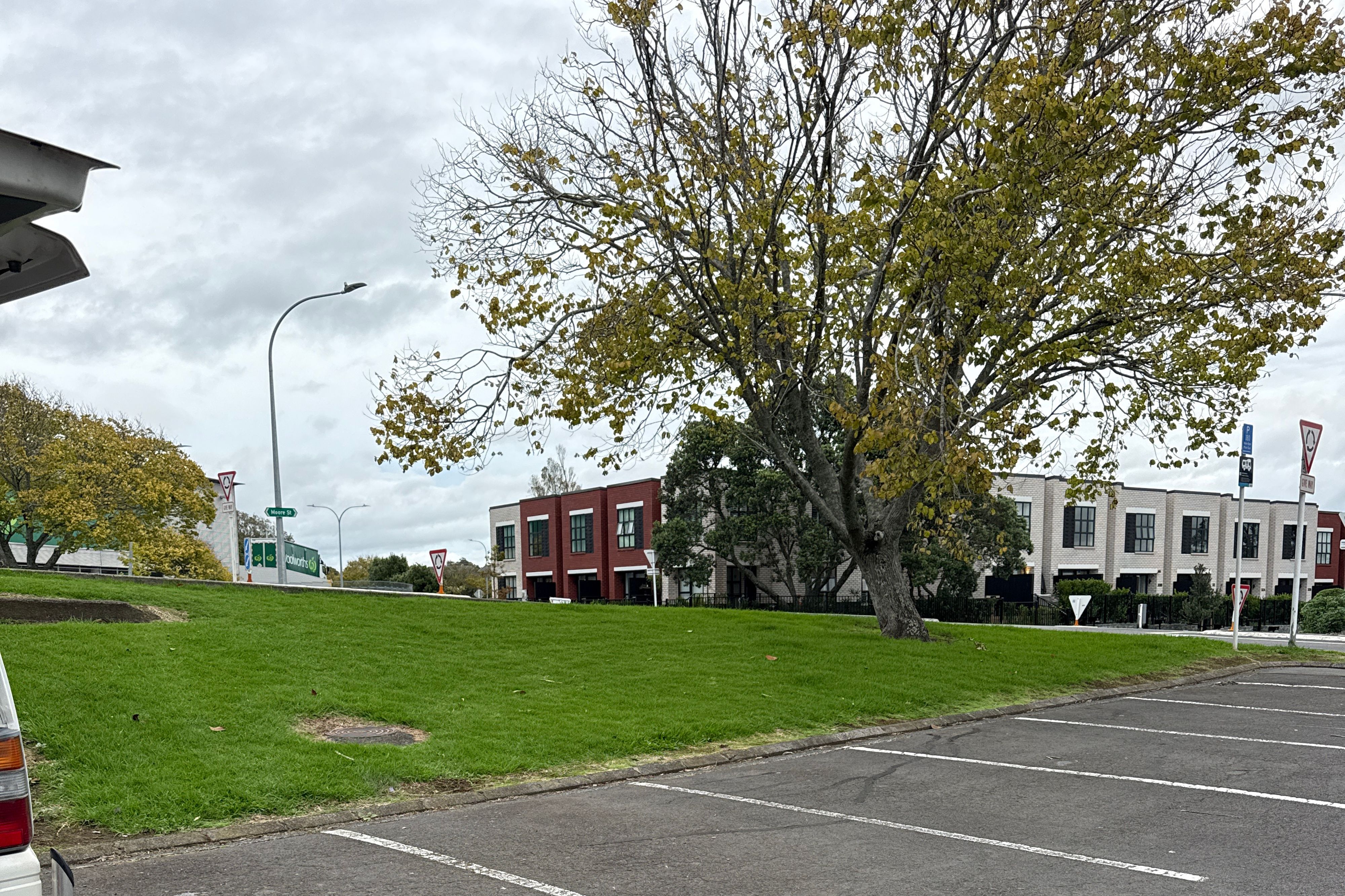 Restauranter i nærheten av Freedom Camping Moore Street