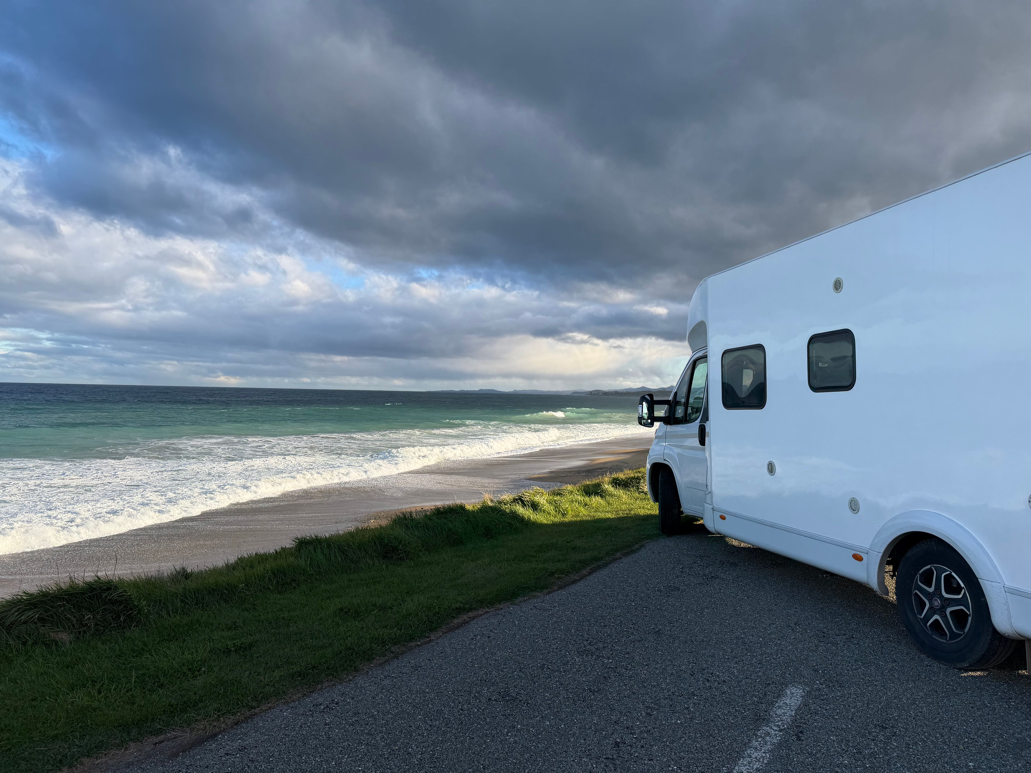 Traveller फ़ोटो Beach Road Driveway Camp की