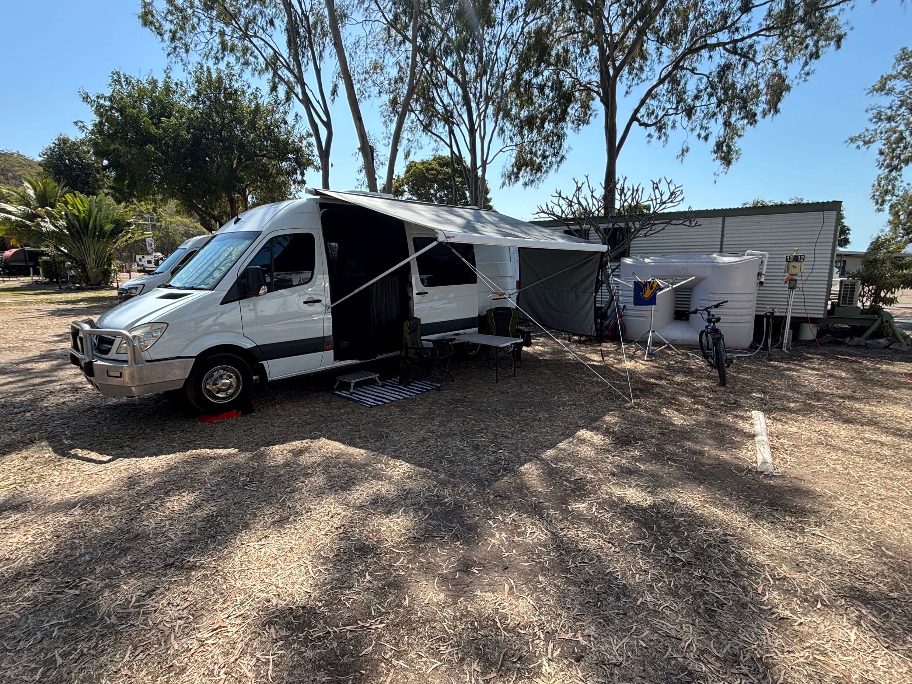 Lähellä BarraCrab Caravan Park