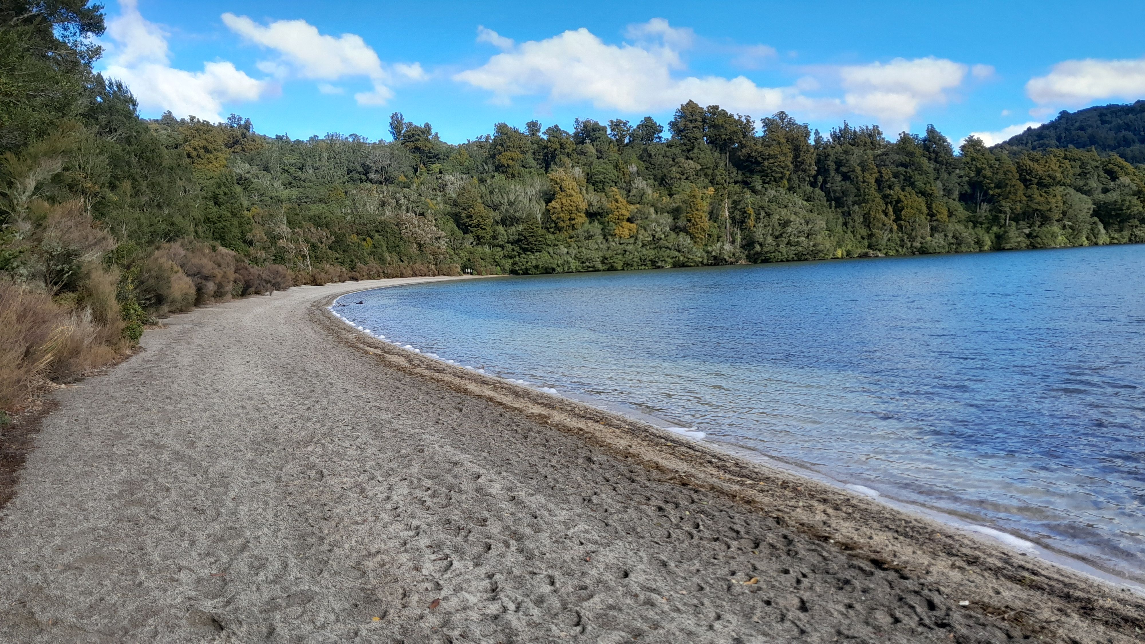 Lake Rotopounamu walk - Image 2