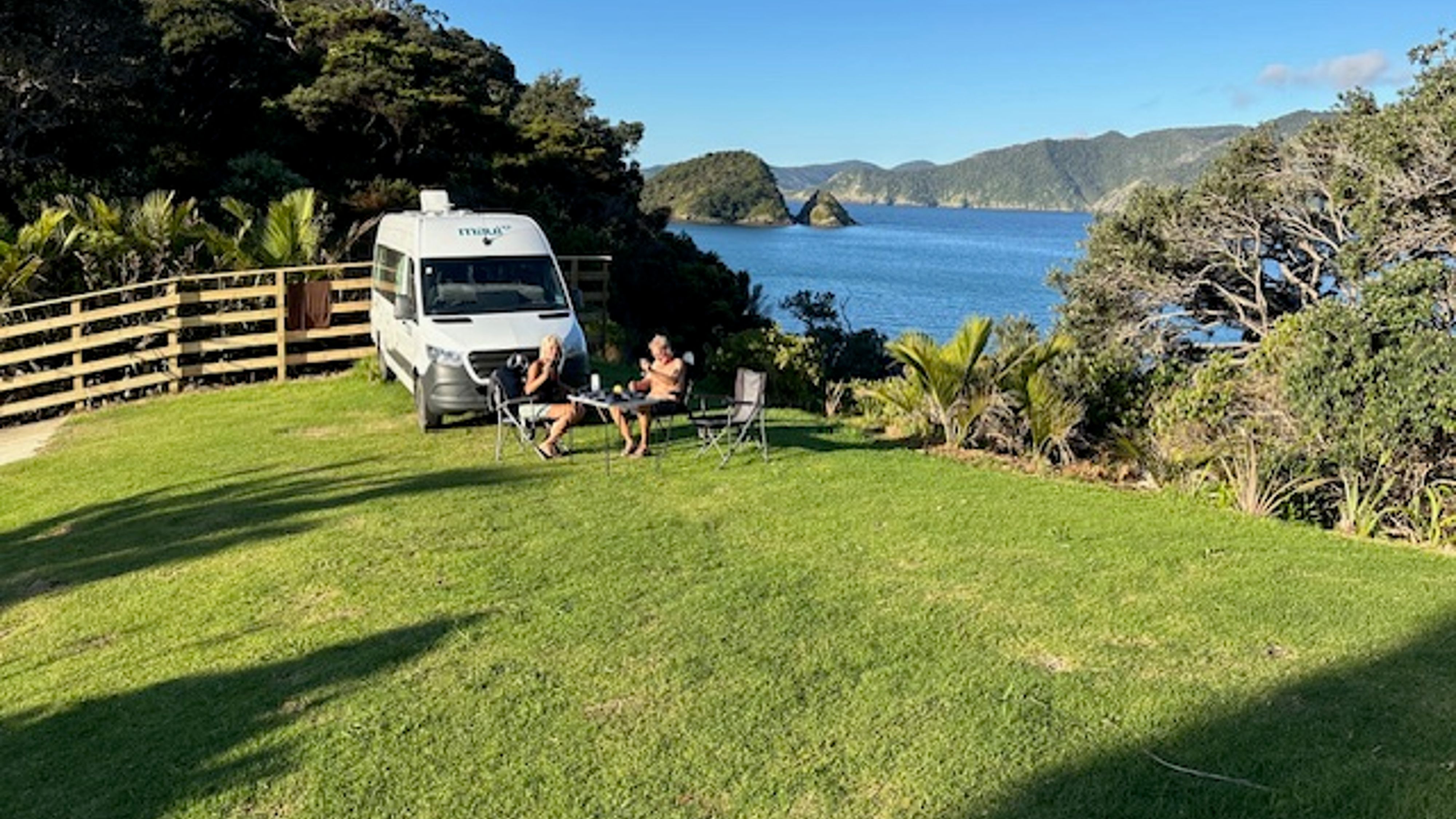 Oke Bay Lodge & Camp
