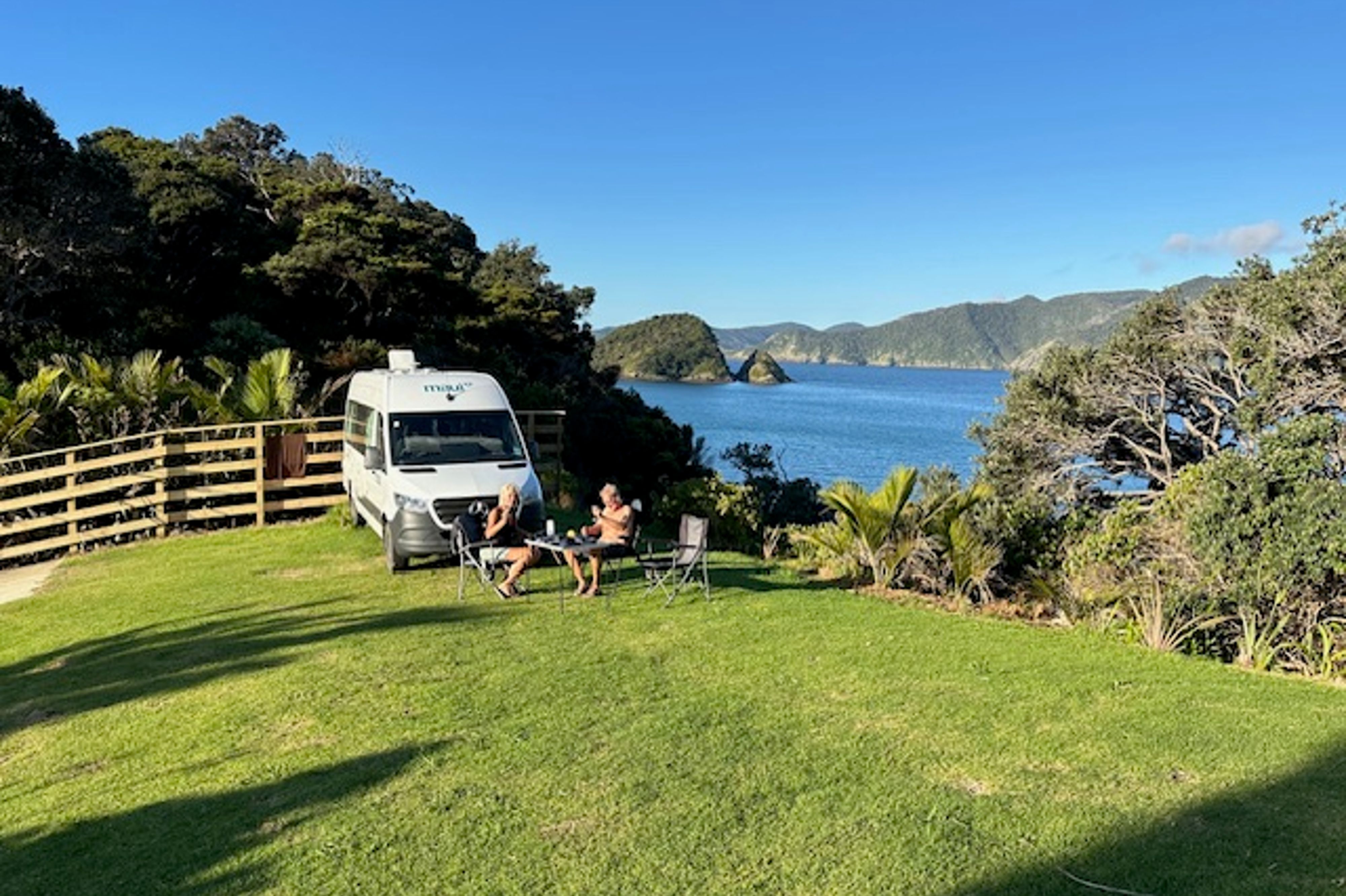Oke Bay Lodge & Camp
