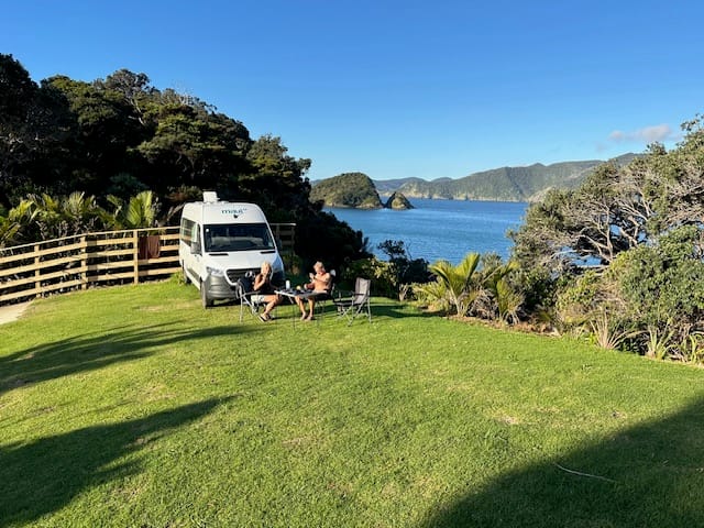Oke Bay Lodge & Camp