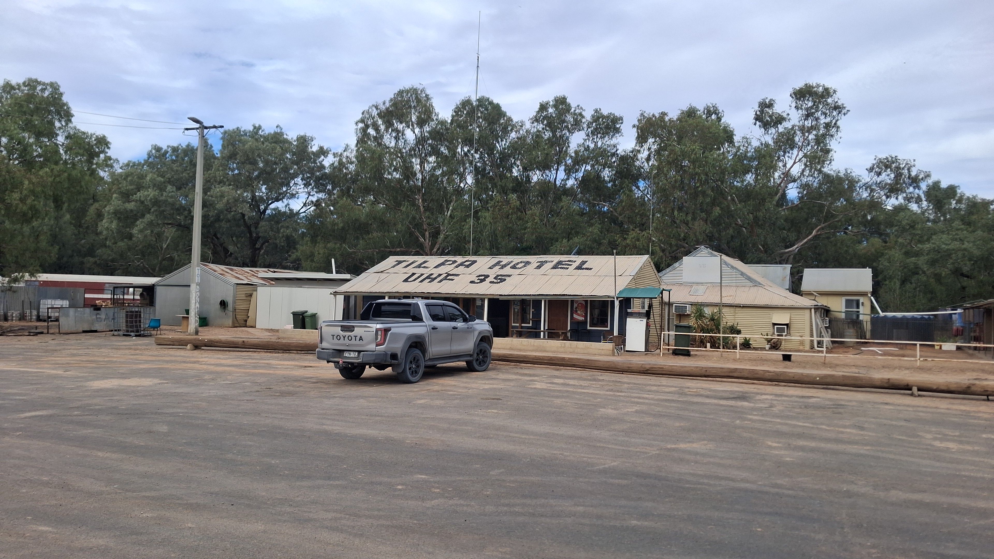 Tilpa Hotel - Image 2