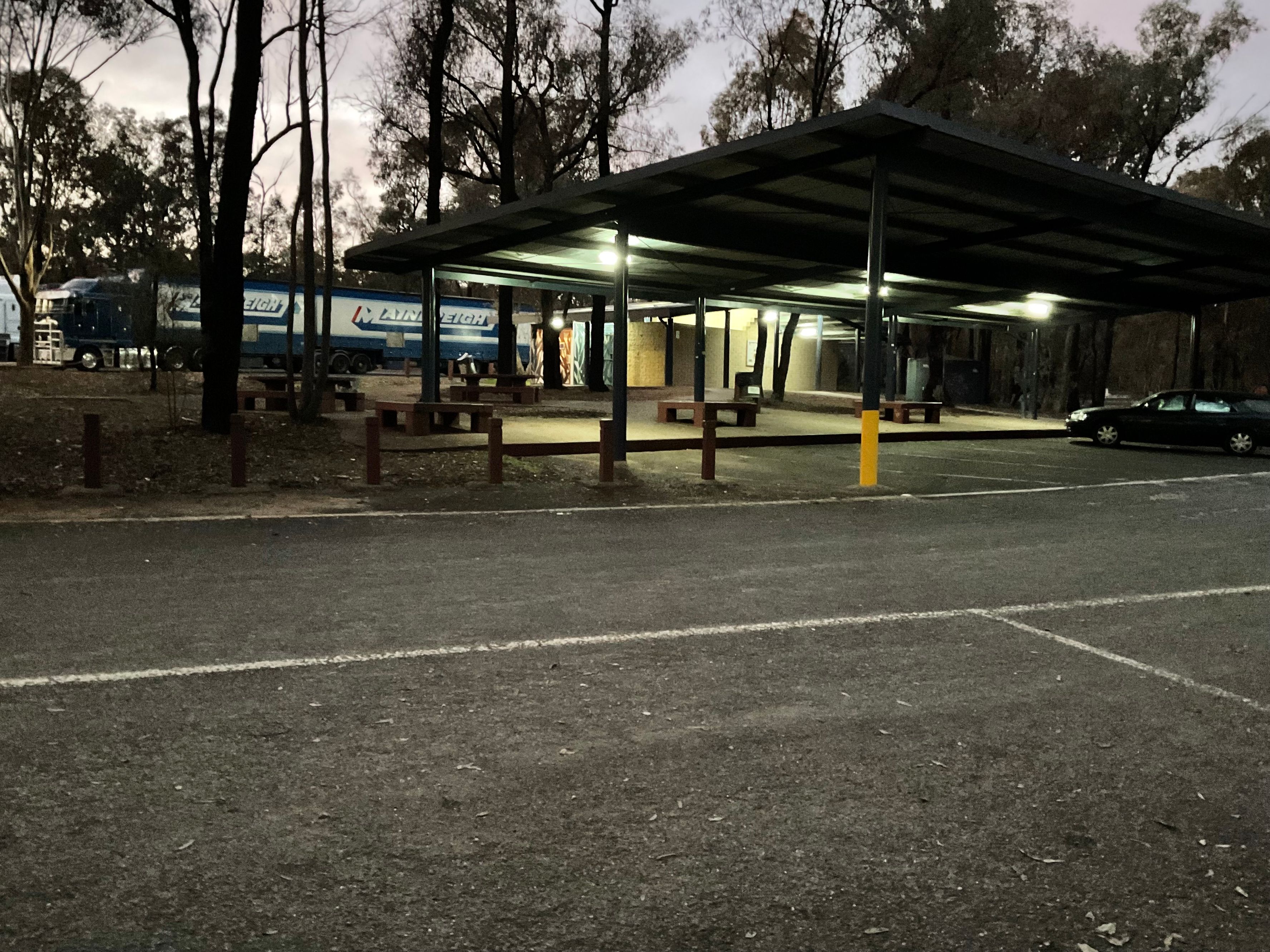 高速公路休息区 - Image 3