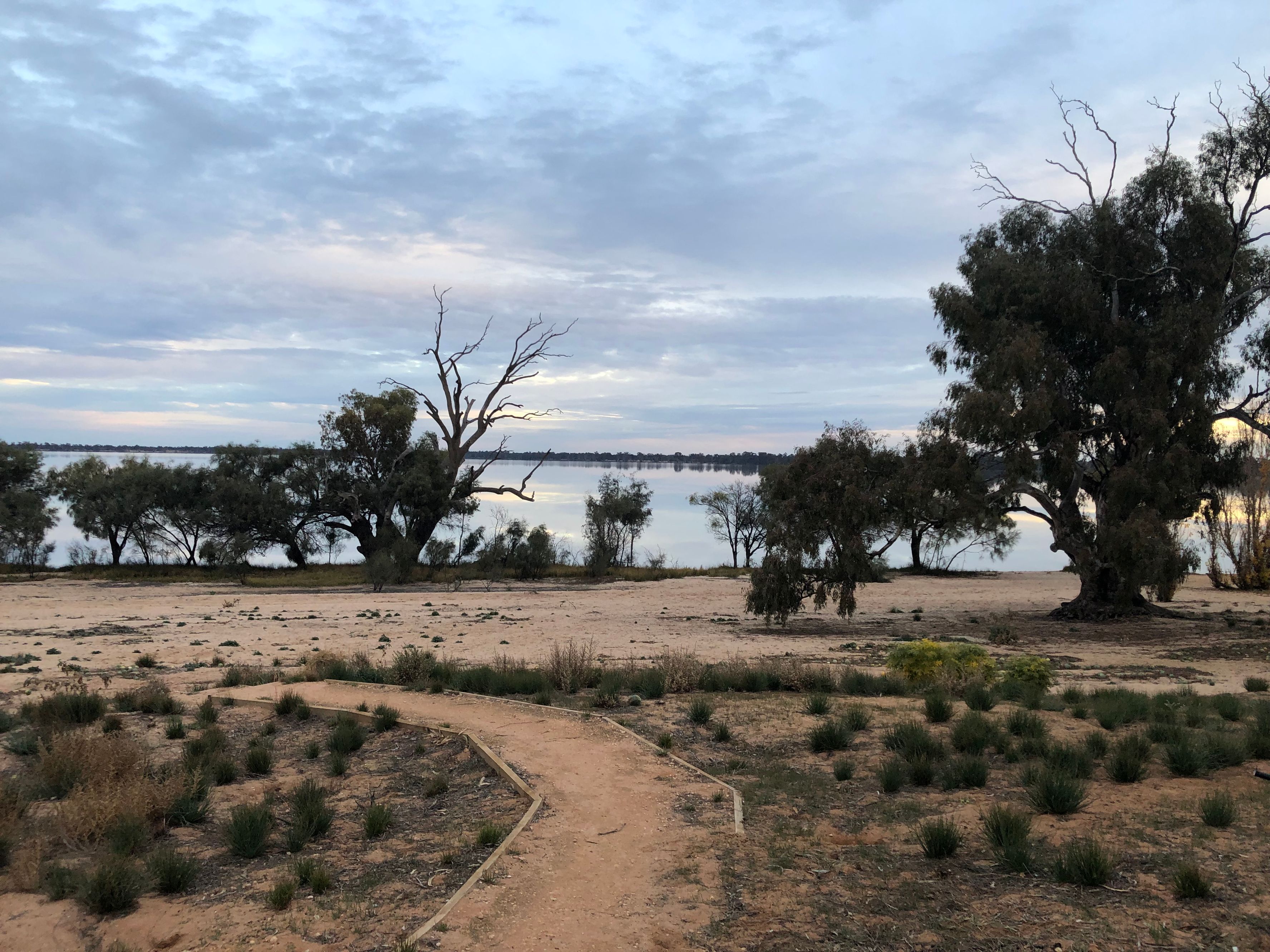 Les anmeldelser av Lake Benanee Rest Area - Image 2