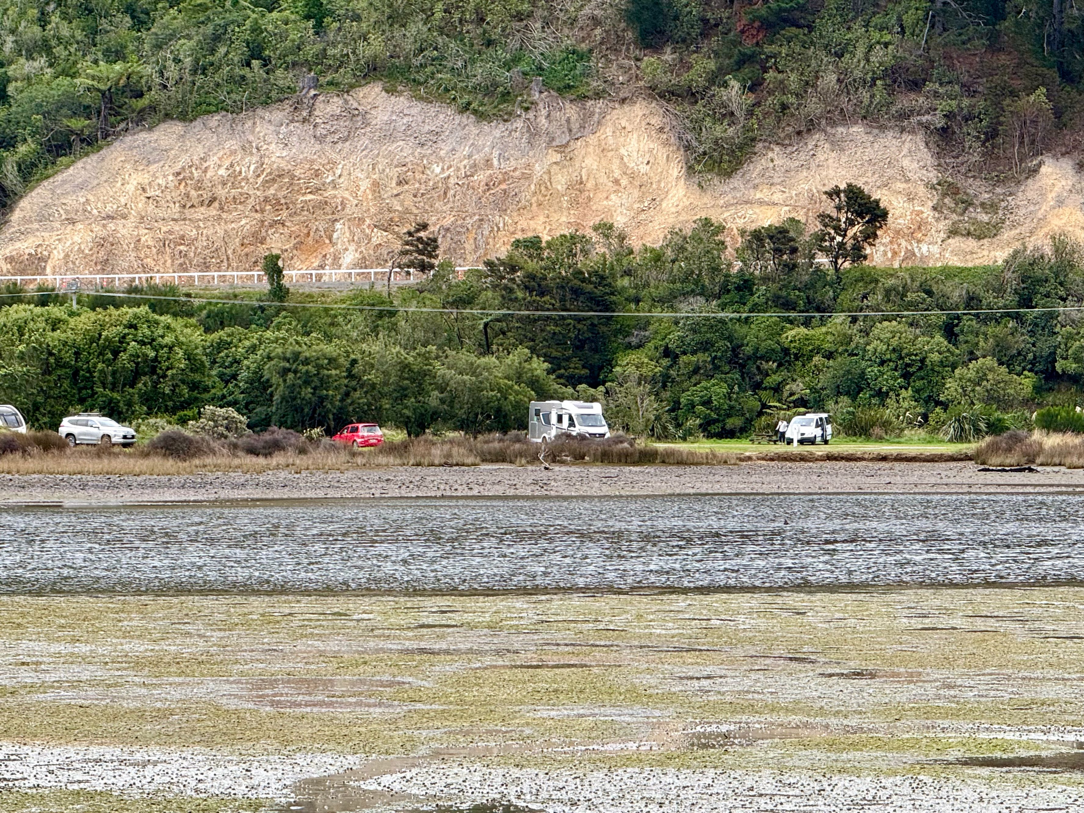 Ubytování Whatamango Bay - Image 2